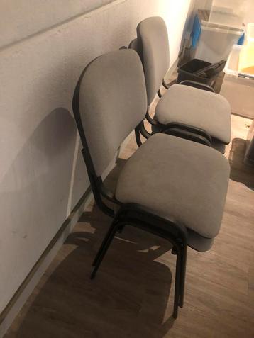 3 stoelen beschikbaar voor biedingen