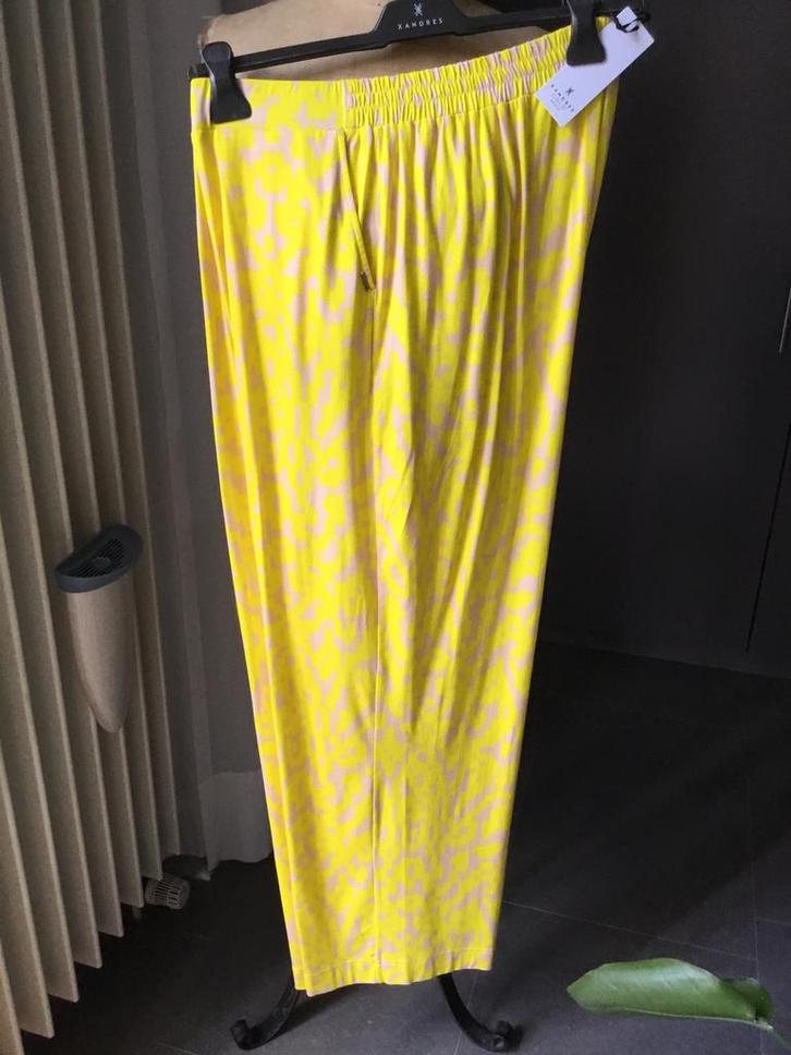 XANDRES GOLD, Leuke broek, NIEUW! Maat IV (50/52), Kleding | Dames, Broeken en Pantalons, Nieuw, Geel, Lang, Ophalen of Verzenden