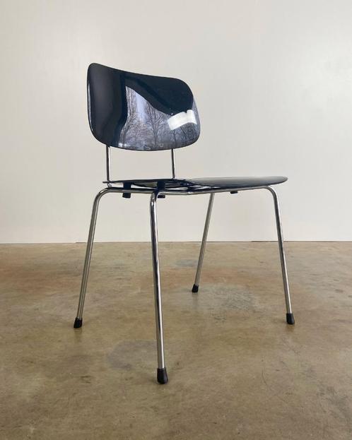 Ahrend FKS Revolt Stoel ontworpen door Friso Kramer, Antiek en Kunst, Antiek | Meubels | Stoelen en Sofa's, Ophalen