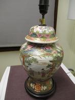 CHINESE VINTAGE TAFELLAMP IN PORSELEIN FAMILIE ROSE, Ophalen of Verzenden