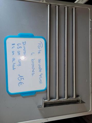 Handdoekhouder voor aan de muur beschikbaar voor biedingen