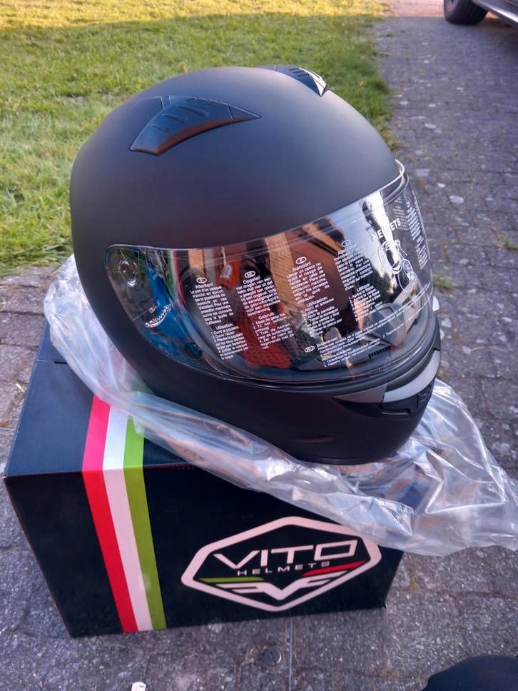 Helm Vito matzwart maat Medium SPLINTERNIEUW!!! 🏍, Motoren, Kleding | Motorhelmen, Dames, Heren, Integraalhelm, M, Overige merken
