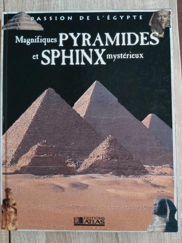 Livre magnifiques pyramides et sphinx mystérieux 