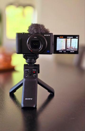 Sony ZV-1 Vlogcamera + Grip + accessoires  beschikbaar voor biedingen