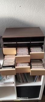 Twee bakjes voor cassette onderste bakje is met 70 cassette, Ophalen, Zo goed als nieuw