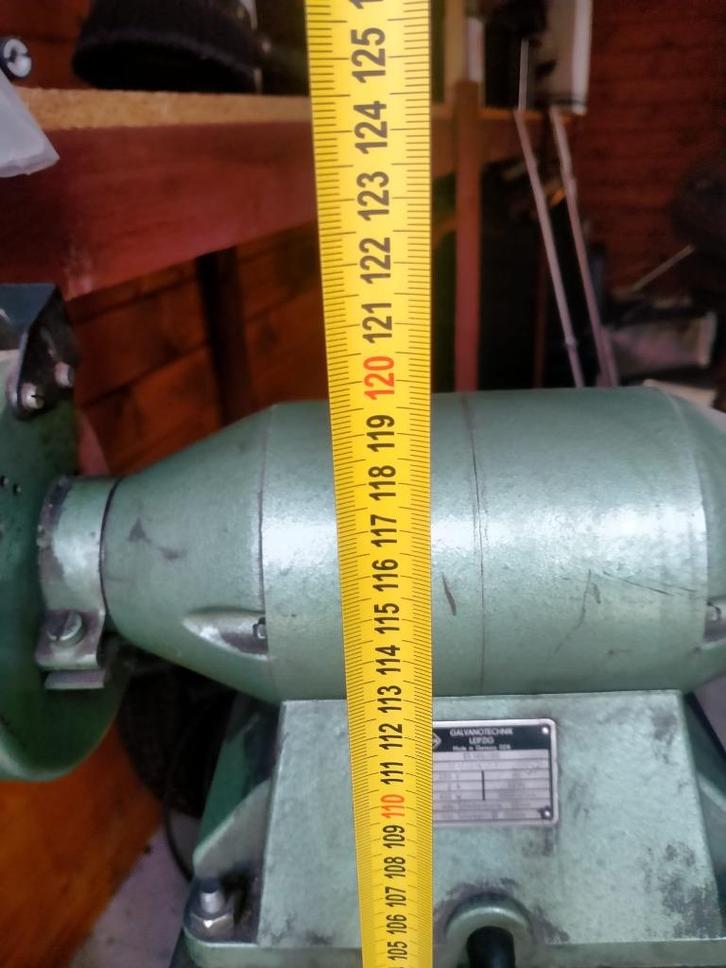 Slijpsteen op vast staander, Doe-het-zelf en Bouw, Gereedschap | Slijpmachines, Gebruikt, Werkbankslijpmachine, Minder dan 700 watt