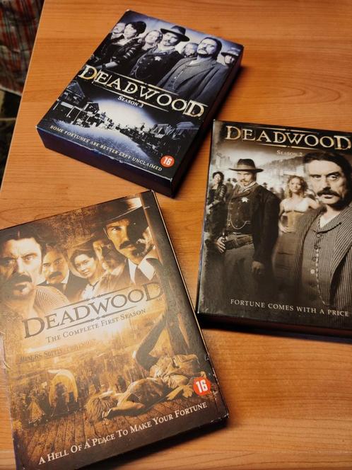 DVD - "Deadwood" (avec Timothy Olyphant), CD & DVD, DVD | TV & Séries télévisées, Utilisé, Drame, Coffret, À partir de 16 ans