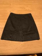 Zwarte alsof suède rok. Pieces. Mt M. Split voor., Kleding | Dames, Rokken, Zwart, Zo goed als nieuw, Ophalen, Maat 38/40 (M)