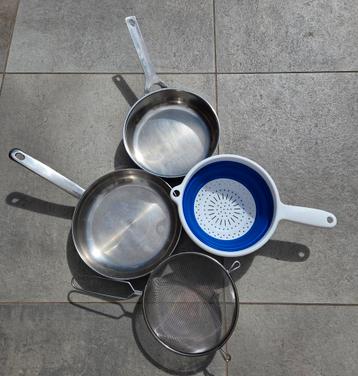 Set de cuisine : poêles et tamis, Enlèvement