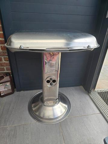 Mooie grote barbecue in prima stevige staat. beschikbaar voor biedingen
