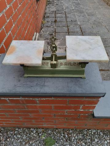 A vendre une balance vintage beschikbaar voor biedingen