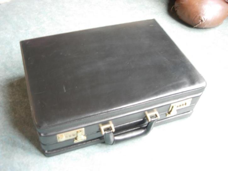 Presto aktetas, Handtassen en Accessoires, Tassen | Schooltassen, Gebruikt, Aktetas of Boekentas, 40 tot 50 cm, Minder dan 30 cm