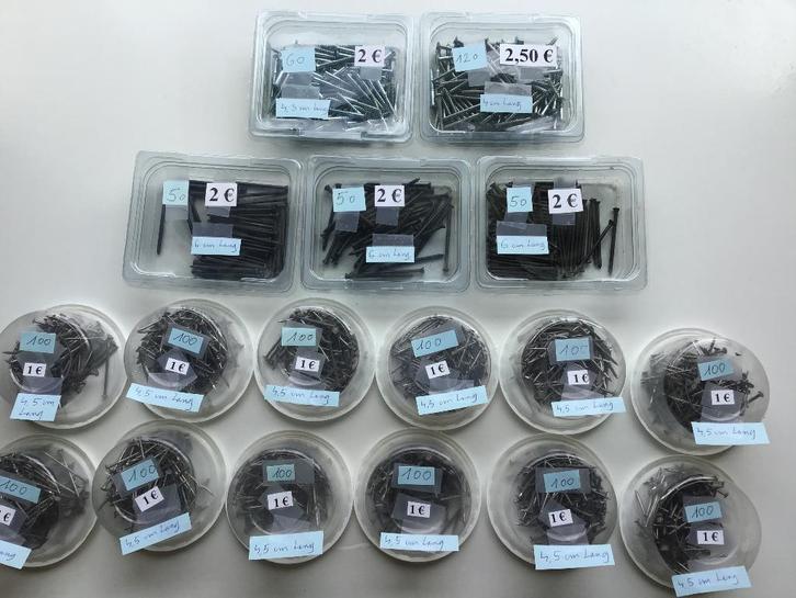 16 pots de clous et de vis, Bricolage & Construction, Quincaillerie & Fixations, Comme neuf, Enlèvement ou Envoi