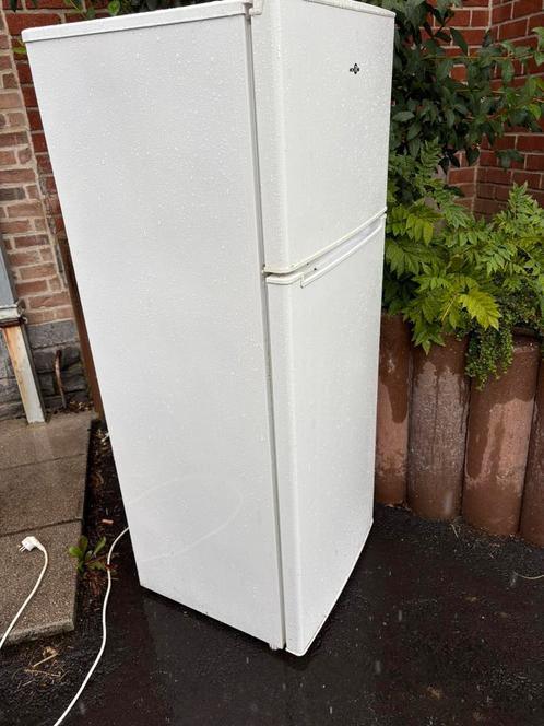 A donner pour ferrailles frigo et lit métal à Saint-Vaast, Doe-het-zelf en Bouw, Metalen, Ophalen