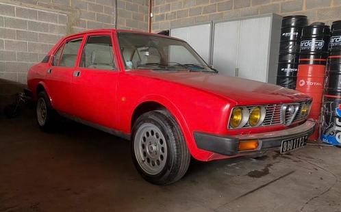 Alfa Romeo Alfetta 2.0, Auto's, Alfa Romeo, Particulier, Rood, Beige, Stof, Ophalen