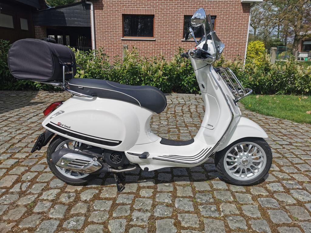 Vespa sprint sport 125iè abs.slechts 2400 KMS.bj 10-2015., 125 cm³, Comme neuf, Enlèvement, Essence