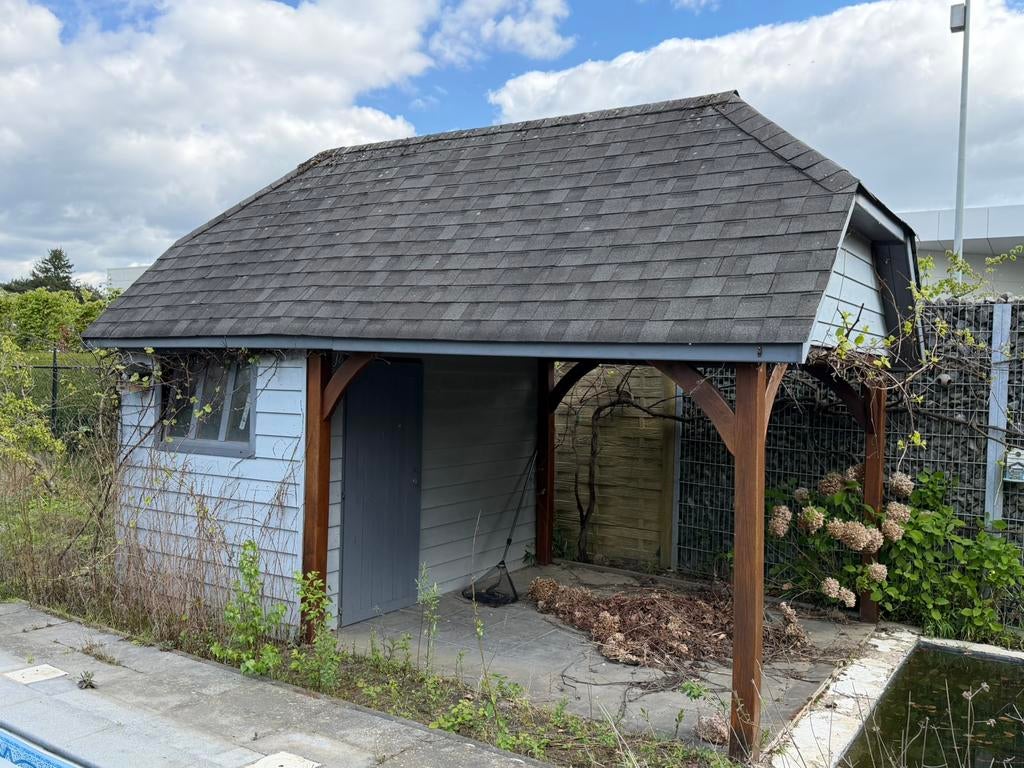 Houten tuinhuis met overkapping / carport, Tuin en Terras, Tuinhuizen, Ophalen, Tuinhuis, Zo goed als nieuw, Met overkapping