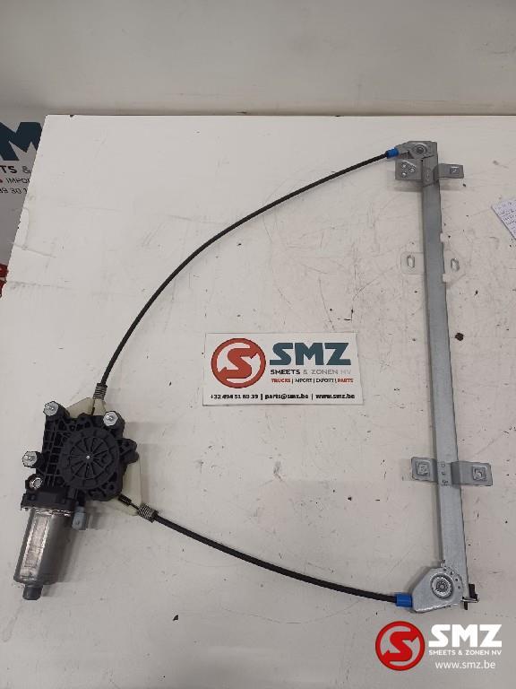 Commande de vitre droite daf, Autos : Pièces & Accessoires, Neuf, DAF, Carrosserie et Tôlerie