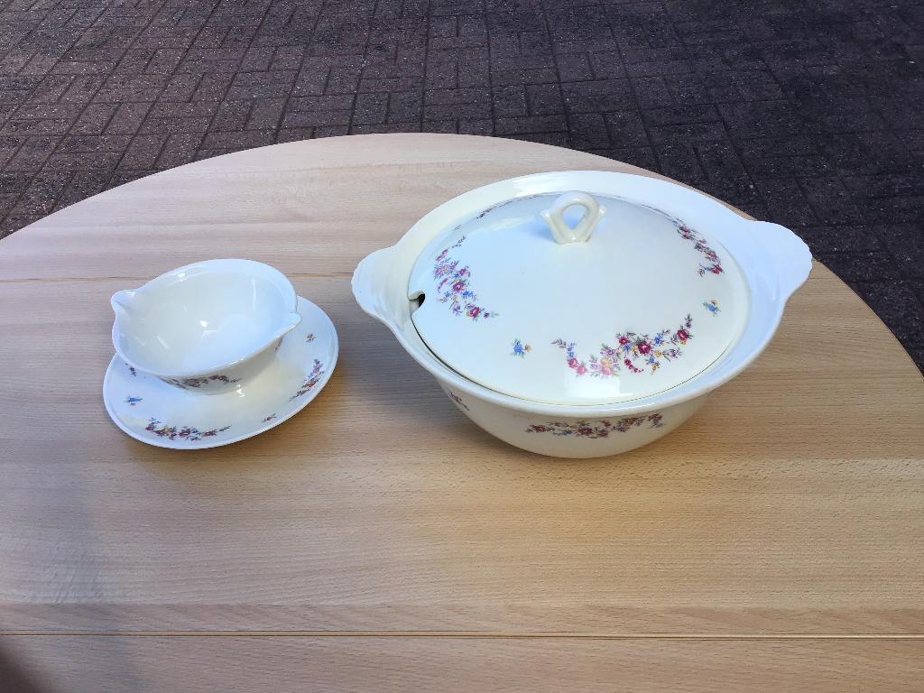 Soupière + saucière Petrus Regout Maastricht, Ophalen