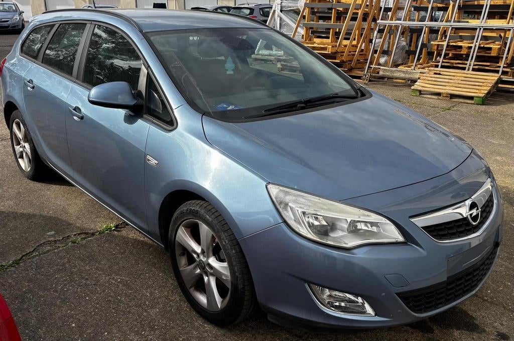 Opel Astra 1.4 essence Euro5 ct pour la vente, Autos, Opel, Particulier, Astra, ABS, Airbags, Air conditionné, Bluetooth, Ordinateur de bord