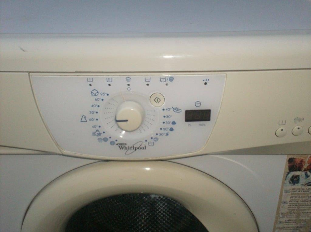 La machine à laver Whirlpool Grand Prix 1200 fonctionne, Enlèvement, Utilisé
