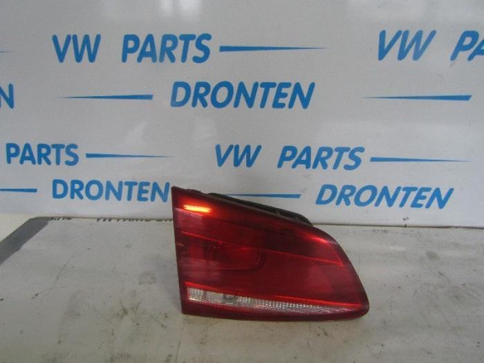 Achterlicht links van een Volkswagen Passat, Gebruikt, -, Volkswagen, -