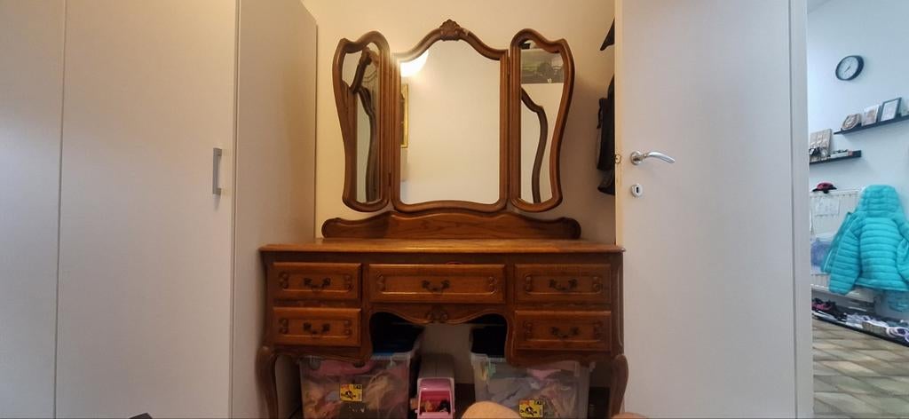 Kaptafel met spiegel, Ophalen