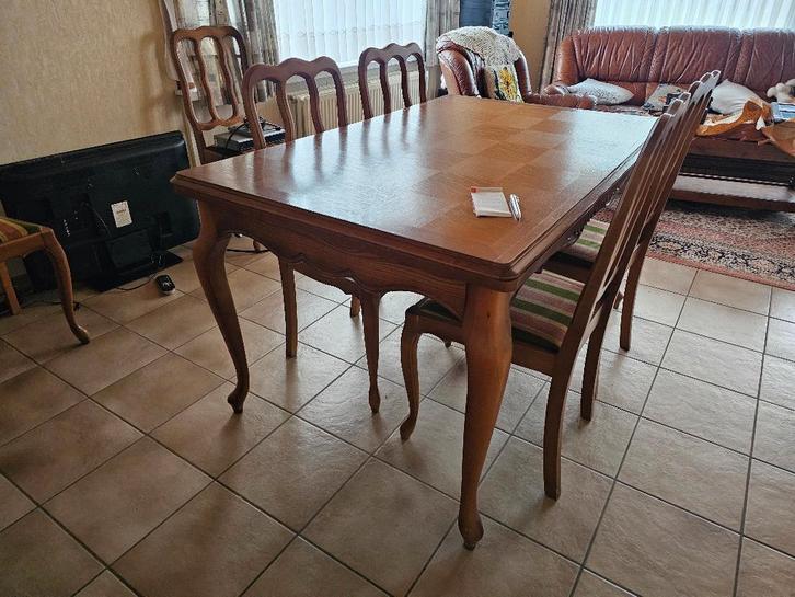 bruin houten eetplaats + 60 jaar oud, Huis en Inrichting, Complete eetkamers, Gebruikt, 4 tot 6 stoelen, Ophalen