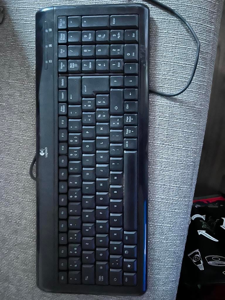 Clavier logitech, Azerty, Comme neuf, Touches multimédia, Enlèvement