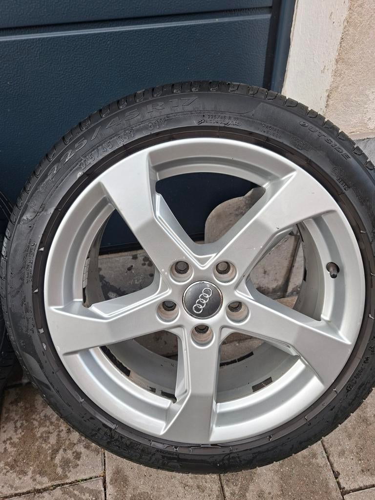 Audi a3 velgen, Ophalen, Band(en)