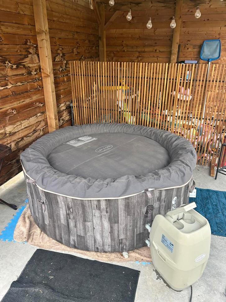 Jacuzzi Lay-Z-Spa Bahamas, Jardin & Terrasse, Bains à remous et Spas, Utilisé, Gonflable, Couverture, Filtre, Pompe, Enlèvement
