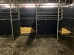 3 concoursboxen, Stalling, 2 of 3 paarden of pony's