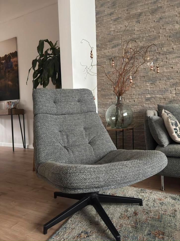Moderne draaizetel in grijze stof – zeer goede staat, Maison & Meubles, Fauteuils, Comme neuf, Tissus, Enlèvement