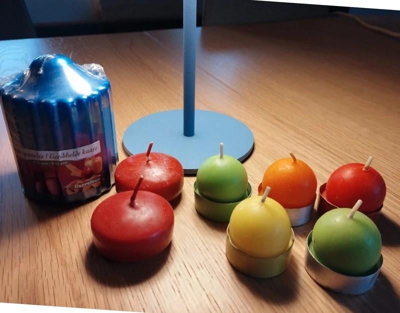 Lot de 8 bougies multicolores. Neuves, Enlèvement, Neuf