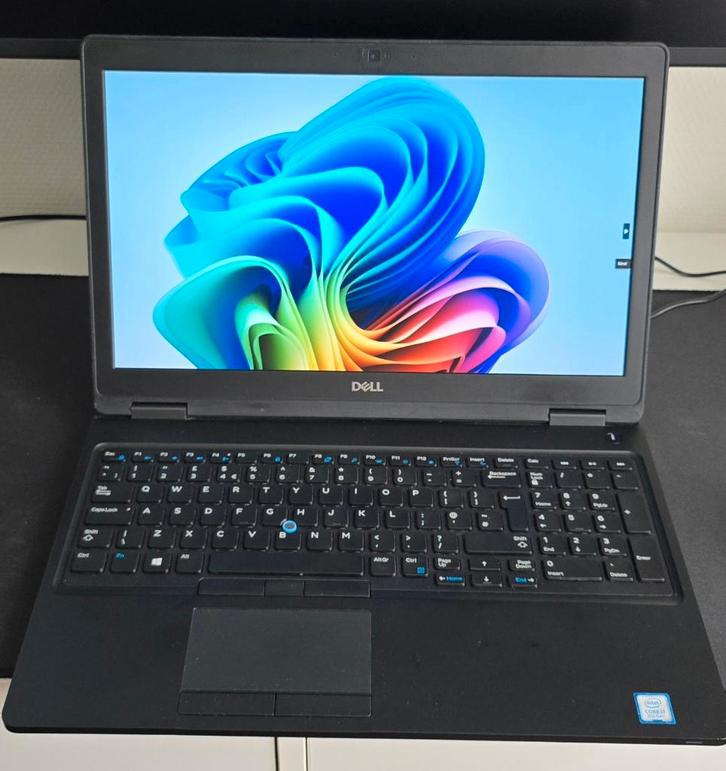Dell Latitude 5590-laptop (QWERTY-toetsenbord), Computers en Software, Windows Laptops, Gebruikt, 15 inch, SSD, 2 tot 3 Ghz, 16 GB