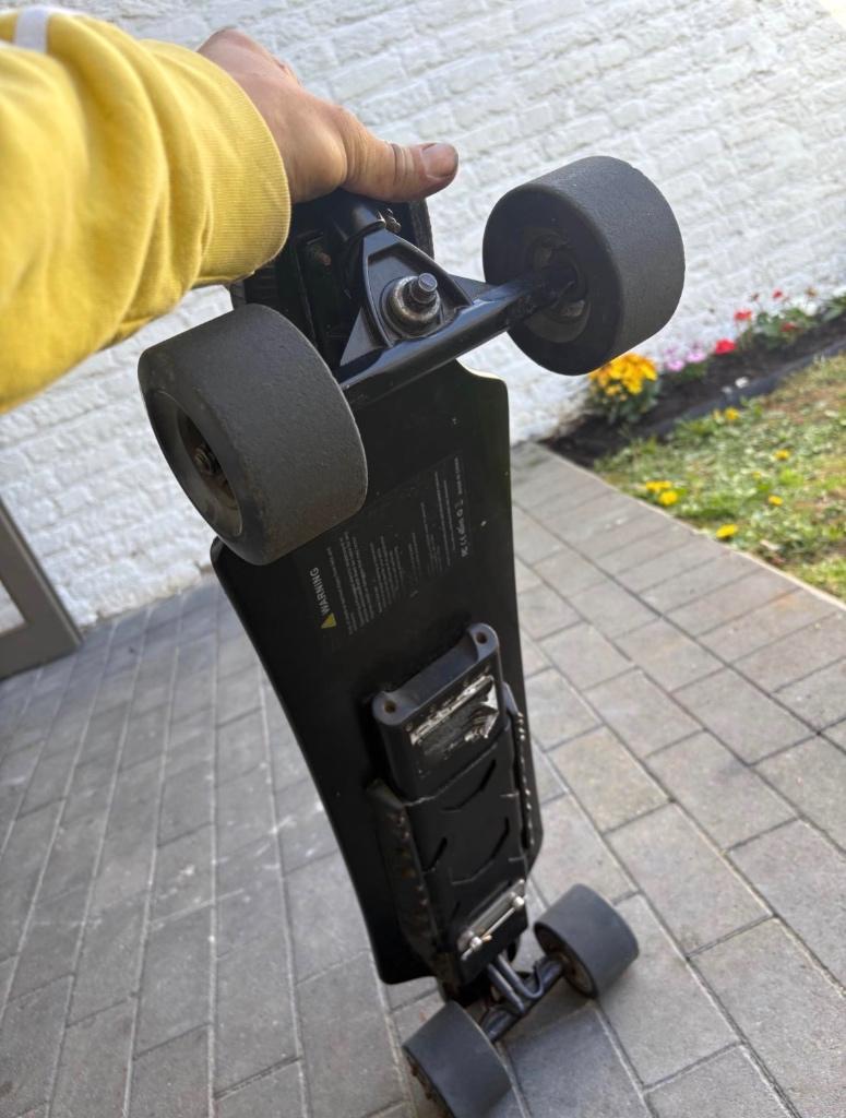 Elektrisch longboard te koop – in perfecte staat, Sport en Fitness, Snowboarden, Zo goed als nieuw, Board, Ophalen