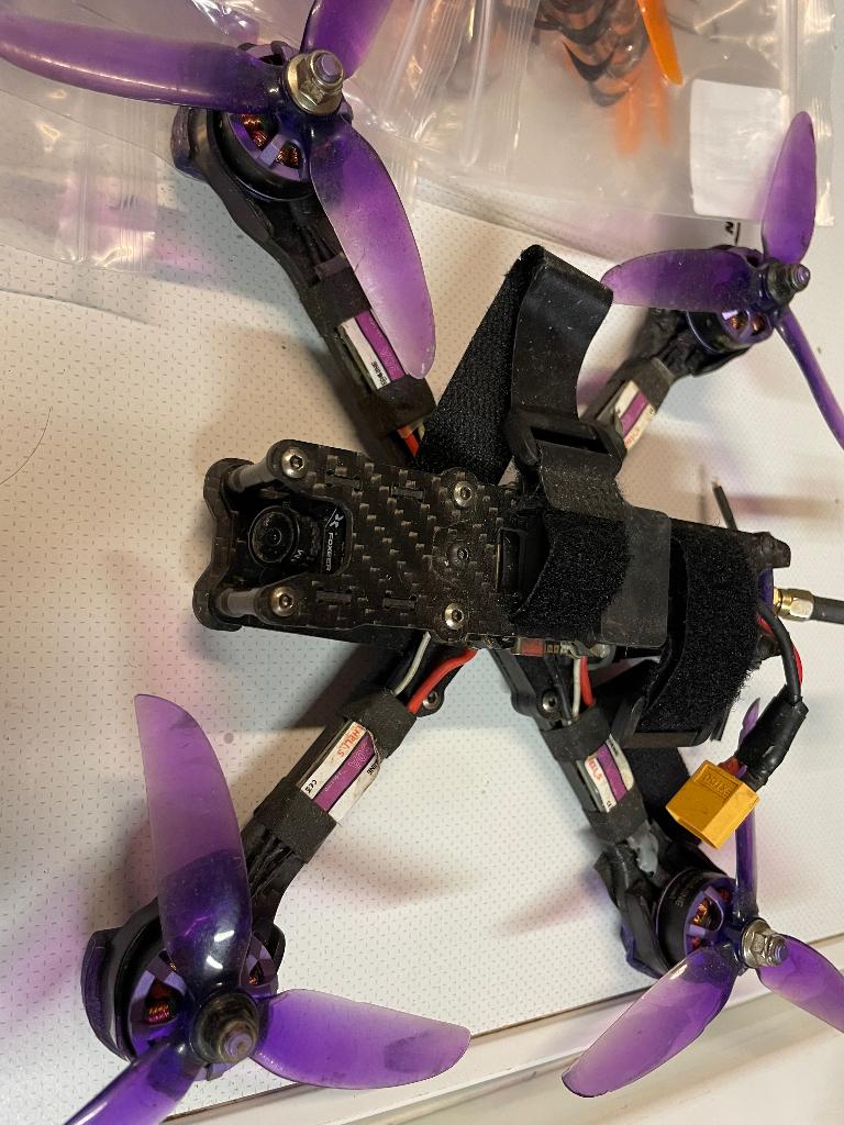 Drone Eachine 5" X220 V2, Hobby & Loisirs créatifs, Modélisme | Radiocommandé & Téléguidé | Hélicoptères & Quadricoptères, Comme neuf