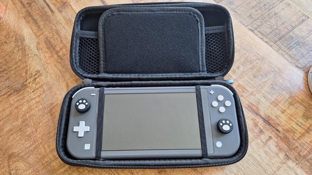 Nintendo Switch lite with memory card 256Gb, Games en Spelcomputers, Spelcomputers | Nintendo Switch Lite, Ophalen of Verzenden