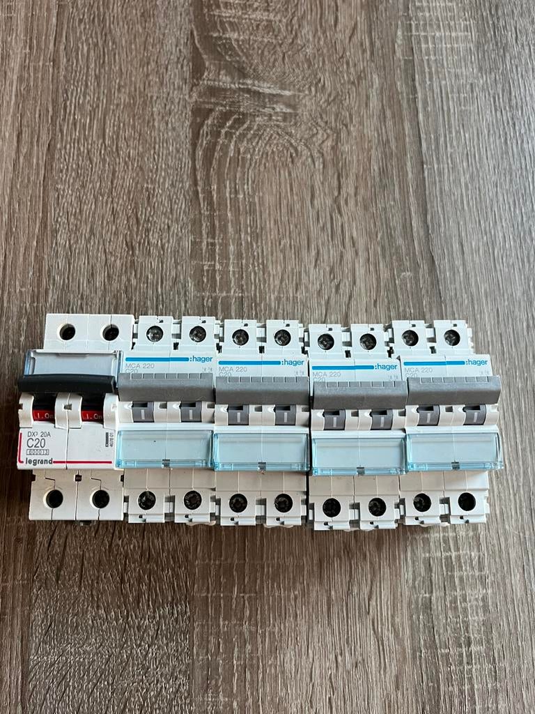 Disjoncteur ( X6 Pc ) Hager/ABB, Enlèvement ou Envoi, Comme neuf