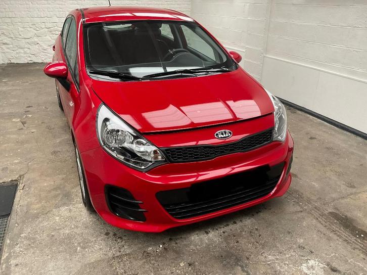 Kia RIO 39500km ÉTAT NEUF., Auto's, Kia, Particulier, Rio, Benzine, Euro 5, Berline, 4 deurs, Handgeschakeld, Rood, Grijs, Stof