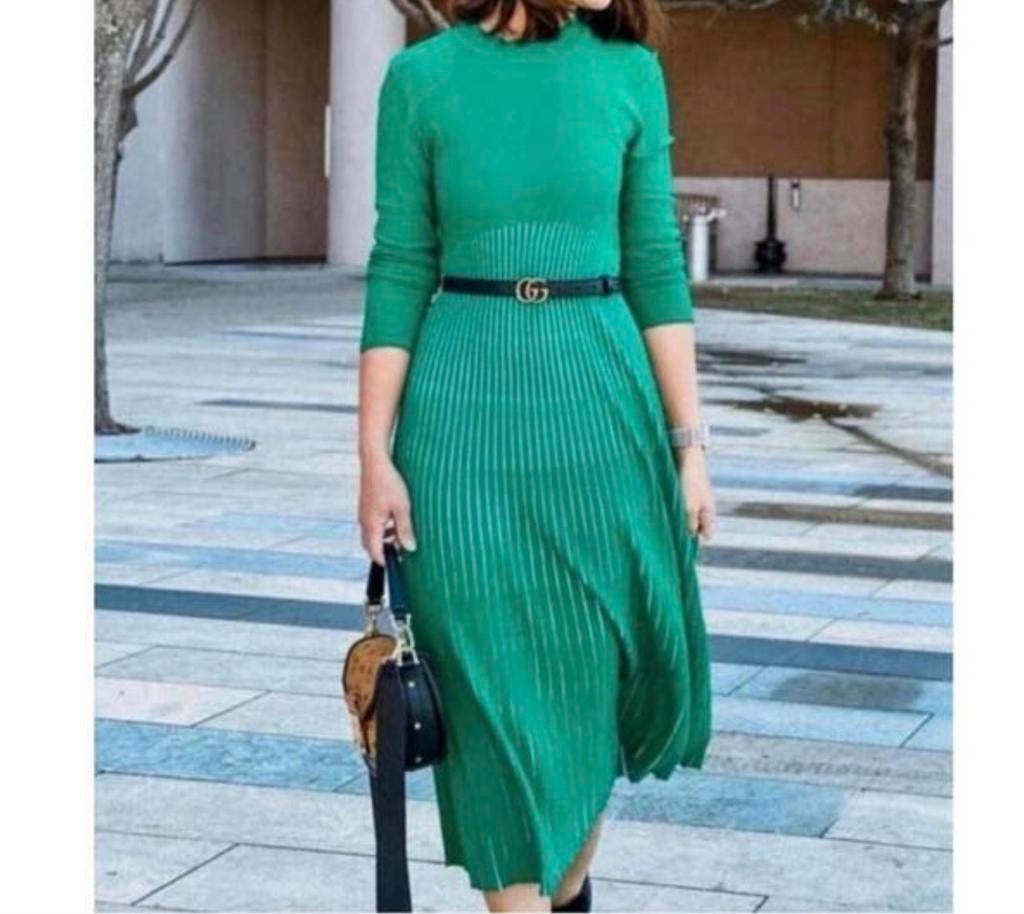 Robe en maille New Zara L - Midi plissée fine verte longue, Enlèvement ou Envoi, Vert, Sous le genou, Taille 42/44 (L)
