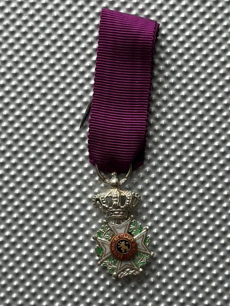 Zilveren mini medaille Leopold 1 Orde, Ophalen of Verzenden, Landmacht, Lintje, Medaille of Wings