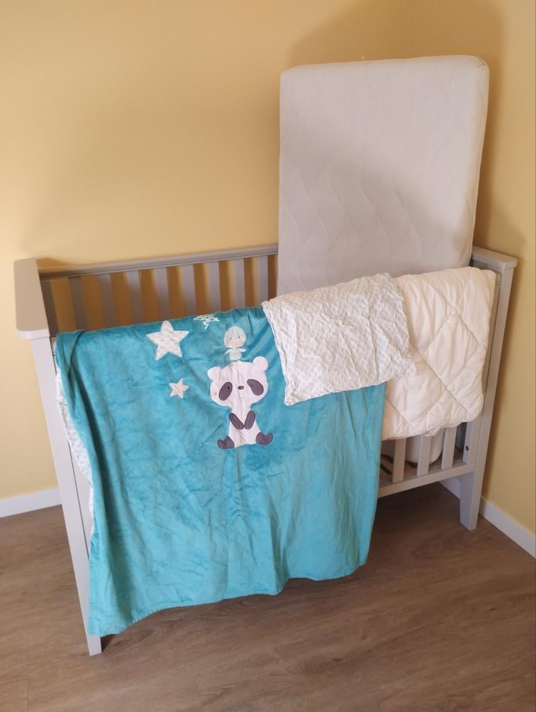 Ledikant Troll + matras + dons + 3x dekbedovertrek, Ophalen, Matras