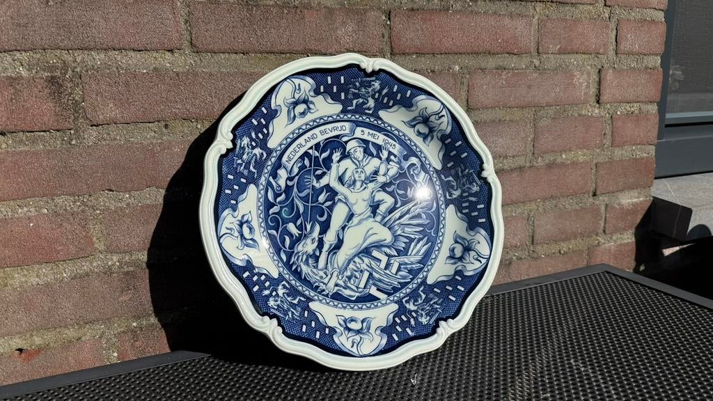 Sierbord bevrijding nederland 1945, Antiek en Kunst, Antiek | Keramiek en Aardewerk, Ophalen of Verzenden