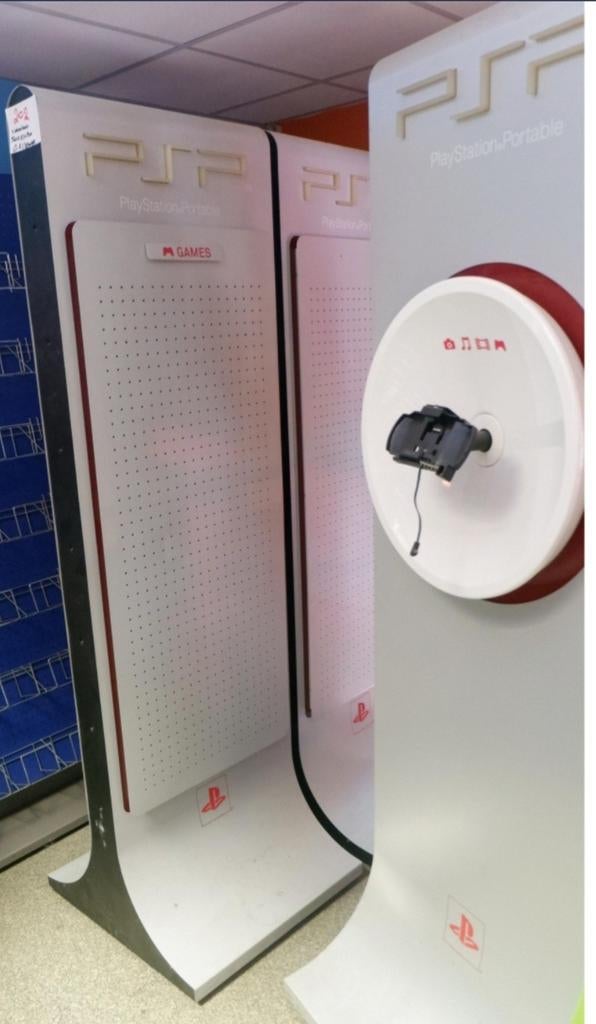 Borne PSP ET ETAGERE- KIOSK DEMOPOD PSP KAST, Consoles de jeu & Jeux vidéo, Enlèvement, PSP