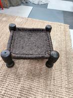 Antieke lage stoel uit Afghanistan, Ophalen