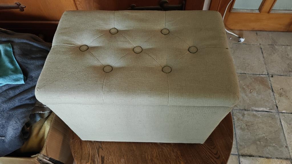 Stevige poef met opbergruimte, Ophalen