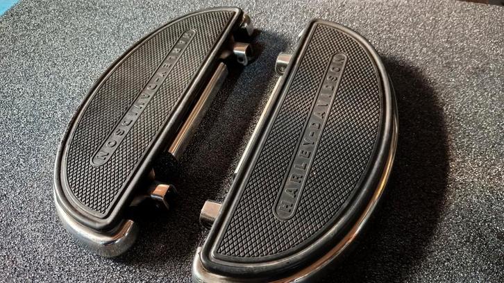 Ensemble repose-pieds origine Harley-Davidson pour Softail, Motos, Pièces | Harley-Davidson, Neuf