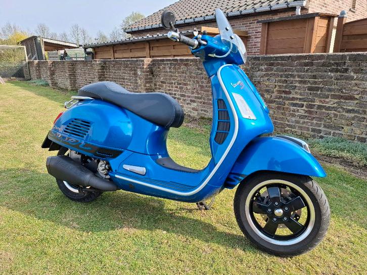 Vespa GTS 125 2015, Motoren, Motoren | Piaggio, Particulier, Scooter, 11 kW of minder, 1 cilinder, ABS, Ophalen
