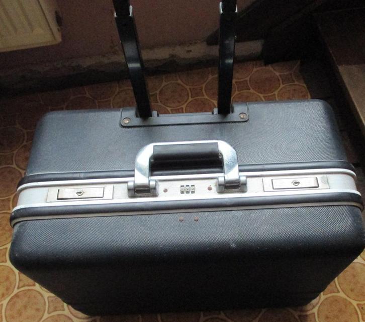 Gereedsschaps koffer ( valies ) in prima staat, Doe-het-zelf en Bouw, Gereedschapskisten, Zo goed als nieuw, Ophalen